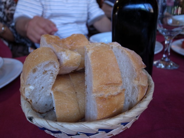 "パン＠昼食</p