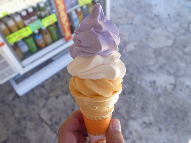 ブルーシールの3色のソフトクリーム